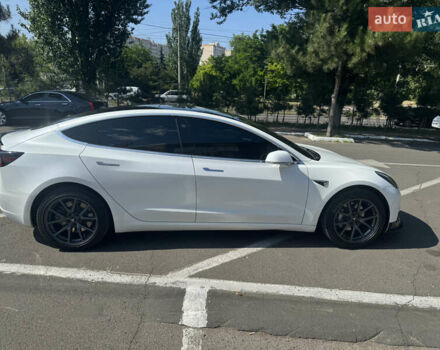 Белый Тесла Модель 3, объемом двигателя 0 л и пробегом 98 тыс. км за 15999 $, фото 24 на Automoto.ua