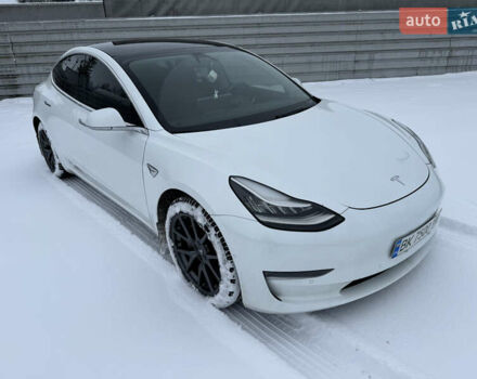 Белый Тесла Модель 3, объемом двигателя 0 л и пробегом 197 тыс. км за 18000 $, фото 2 на Automoto.ua