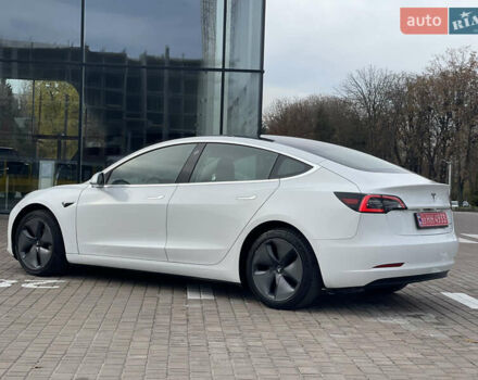 Белый Тесла Модель 3, объемом двигателя 0 л и пробегом 120 тыс. км за 17000 $, фото 20 на Automoto.ua