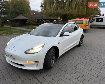 Білий Тесла Модель 3, об'ємом двигуна 0 л та пробігом 92 тис. км за 21800 $, фото 1 на Automoto.ua