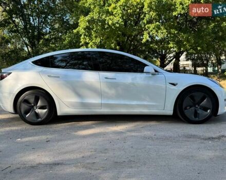Білий Тесла Модель 3, об'ємом двигуна 0 л та пробігом 11 тис. км за 18300 $, фото 10 на Automoto.ua