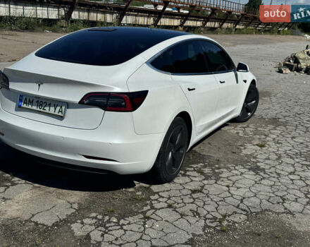 Белый Тесла Модель 3, объемом двигателя 0 л и пробегом 150 тыс. км за 14999 $, фото 5 на Automoto.ua