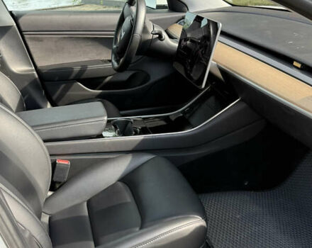 Белый Тесла Модель 3, объемом двигателя 0 л и пробегом 101 тыс. км за 14600 $, фото 36 на Automoto.ua