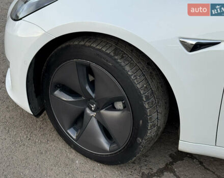 Белый Тесла Модель 3, объемом двигателя 0 л и пробегом 139 тыс. км за 17750 $, фото 54 на Automoto.ua