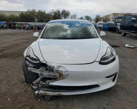 Белый Тесла Модель 3, объемом двигателя 0 л и пробегом 102 тыс. км за 6000 $, фото 4 на Automoto.ua