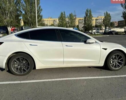 Білий Тесла Модель 3, об'ємом двигуна 0 л та пробігом 120 тис. км за 11538 $, фото 2 на Automoto.ua