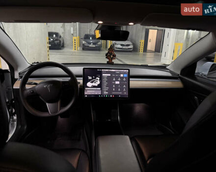 Білий Тесла Модель 3, об'ємом двигуна 0 л та пробігом 145 тис. км за 16900 $, фото 8 на Automoto.ua
