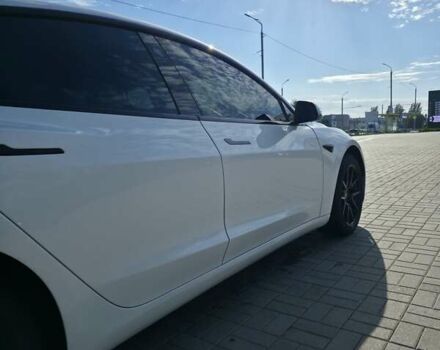 Белый Тесла Модель 3, объемом двигателя 0 л и пробегом 142 тыс. км за 17500 $, фото 16 на Automoto.ua