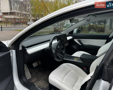 Білий Тесла Модель 3, об'ємом двигуна 0 л та пробігом 240 тис. км за 16700 $, фото 6 на Automoto.ua