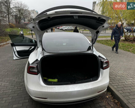Білий Тесла Модель 3, об'ємом двигуна 0 л та пробігом 240 тис. км за 16700 $, фото 5 на Automoto.ua