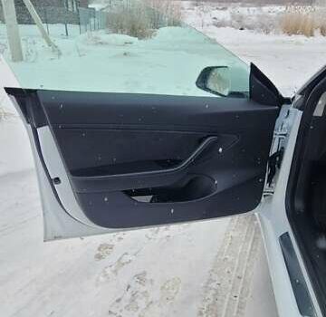 Білий Тесла Модель 3, об'ємом двигуна 0 л та пробігом 130 тис. км за 15500 $, фото 10 на Automoto.ua
