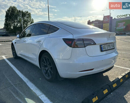 Белый Тесла Модель 3, объемом двигателя 0 л и пробегом 133 тыс. км за 16899 $, фото 2 на Automoto.ua