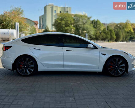 Белый Тесла Модель 3, объемом двигателя 0 л и пробегом 77 тыс. км за 21499 $, фото 3 на Automoto.ua