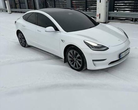 Білий Тесла Модель 3, об'ємом двигуна 0 л та пробігом 62 тис. км за 35000 $, фото 1 на Automoto.ua