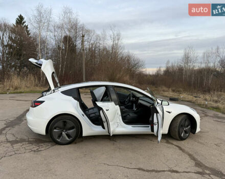 Белый Тесла Модель 3, объемом двигателя 0 л и пробегом 139 тыс. км за 17750 $, фото 19 на Automoto.ua