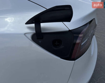 Белый Тесла Модель 3, объемом двигателя 0 л и пробегом 155 тыс. км за 18500 $, фото 16 на Automoto.ua