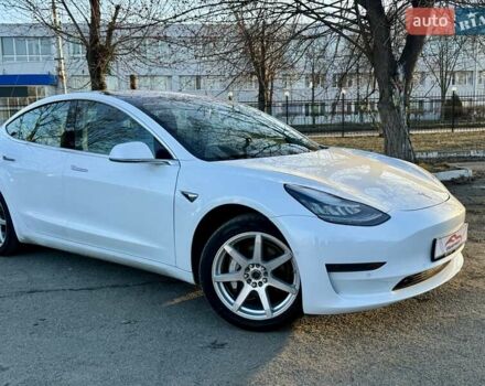 Белый Тесла Модель 3, объемом двигателя 0 л и пробегом 211 тыс. км за 14490 $, фото 1 на Automoto.ua