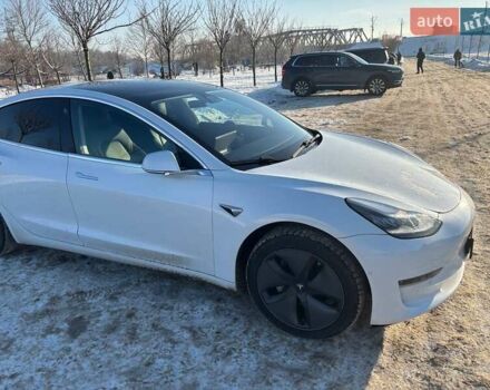 Білий Тесла Модель 3, об'ємом двигуна 0 л та пробігом 92 тис. км за 18600 $, фото 1 на Automoto.ua