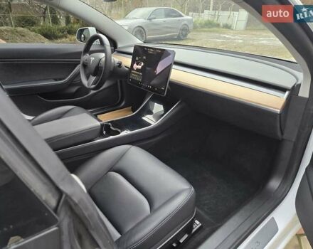 Белый Тесла Модель 3, объемом двигателя 0 л и пробегом 41 тыс. км за 15900 $, фото 9 на Automoto.ua