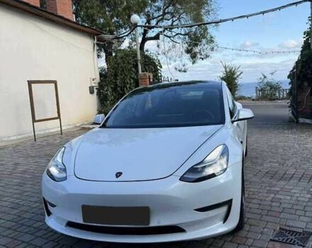 Белый Тесла Модель 3, объемом двигателя 0 л и пробегом 65 тыс. км за 17000 $, фото 1 на Automoto.ua