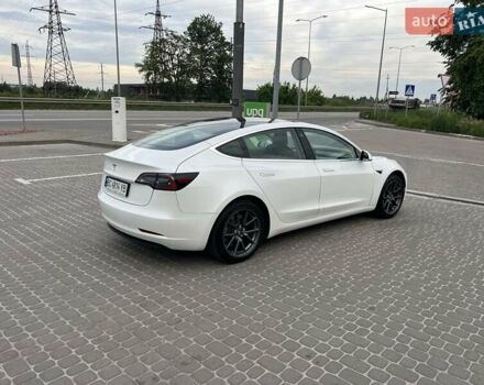 Белый Тесла Модель 3, объемом двигателя 0 л и пробегом 107 тыс. км за 16999 $, фото 5 на Automoto.ua