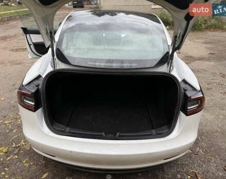 Белый Тесла Модель 3, объемом двигателя 0 л и пробегом 200 тыс. км за 18000 $, фото 9 на Automoto.ua