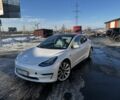 Белый Тесла Модель 3, объемом двигателя 0 л и пробегом 240 тыс. км за 12000 $, фото 1 на Automoto.ua