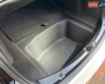 Белый Тесла Модель 3, объемом двигателя 0 л и пробегом 31 тыс. км за 32600 $, фото 22 на Automoto.ua