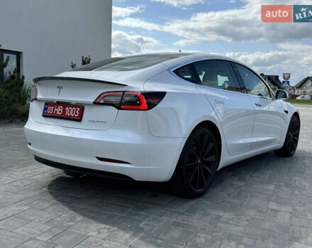 Белый Тесла Модель 3, объемом двигателя 0 л и пробегом 107 тыс. км за 19500 $, фото 7 на Automoto.ua
