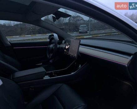 Білий Тесла Модель 3, об'ємом двигуна 0 л та пробігом 76 тис. км за 20500 $, фото 7 на Automoto.ua