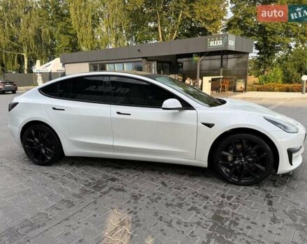 Белый Тесла Модель 3, объемом двигателя 0 л и пробегом 255 тыс. км за 15400 $, фото 20 на Automoto.ua