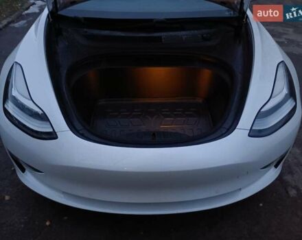 Білий Тесла Модель 3, об'ємом двигуна 0 л та пробігом 184 тис. км за 21100 $, фото 5 на Automoto.ua