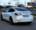 Білий Тесла Модель 3, об'ємом двигуна 0 л та пробігом 100 тис. км за 21500 $, фото 1 на Automoto.ua