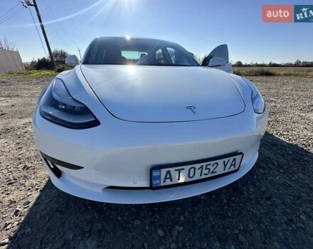 Білий Тесла Модель 3, об'ємом двигуна 0 л та пробігом 90 тис. км за 17500 $, фото 1 на Automoto.ua