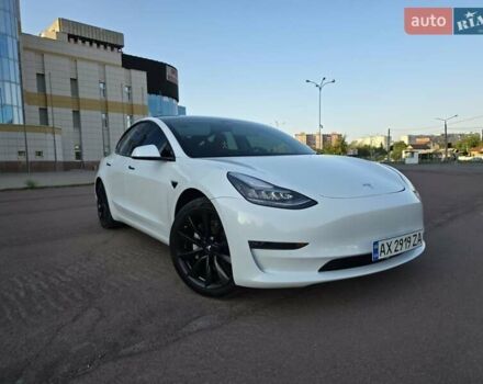Белый Тесла Модель 3, объемом двигателя 0 л и пробегом 77 тыс. км за 18999 $, фото 1 на Automoto.ua
