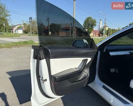 Белый Тесла Модель 3, объемом двигателя 0 л и пробегом 57 тыс. км за 21000 $, фото 72 на Automoto.ua