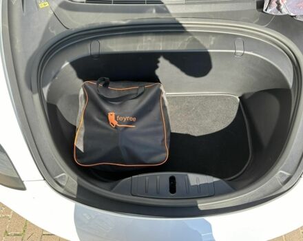 Білий Тесла Модель 3, об'ємом двигуна 0 л та пробігом 124 тис. км за 18300 $, фото 4 на Automoto.ua