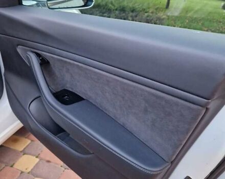 Белый Тесла Модель 3, объемом двигателя 0 л и пробегом 135 тыс. км за 20500 $, фото 12 на Automoto.ua