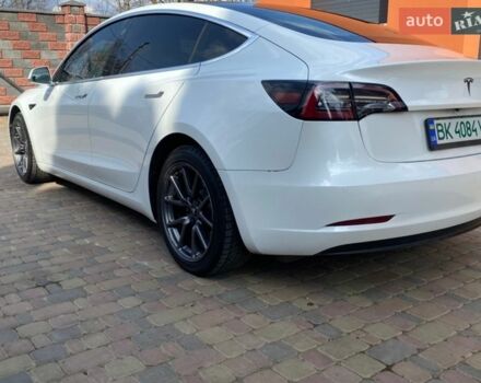 Белый Тесла Модель 3, объемом двигателя 0 л и пробегом 98 тыс. км за 17400 $, фото 3 на Automoto.ua