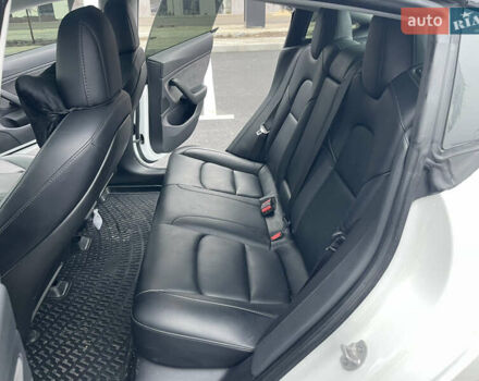 Белый Тесла Модель 3, объемом двигателя 0 л и пробегом 73 тыс. км за 17000 $, фото 32 на Automoto.ua