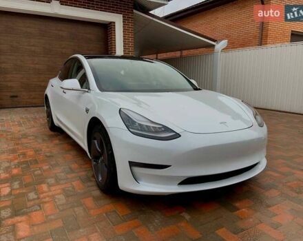 Белый Тесла Модель 3, объемом двигателя 0 л и пробегом 31 тыс. км за 32600 $, фото 3 на Automoto.ua