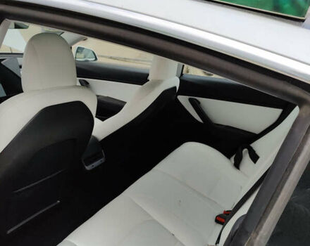 Белый Тесла Модель 3, объемом двигателя 0 л и пробегом 93 тыс. км за 16900 $, фото 2 на Automoto.ua