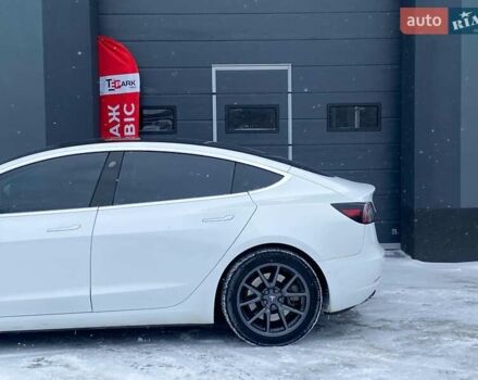 Белый Тесла Модель 3, объемом двигателя 0 л и пробегом 103 тыс. км за 18999 $, фото 6 на Automoto.ua