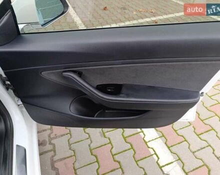 Білий Тесла Модель 3, об'ємом двигуна 0 л та пробігом 151 тис. км за 17300 $, фото 23 на Automoto.ua