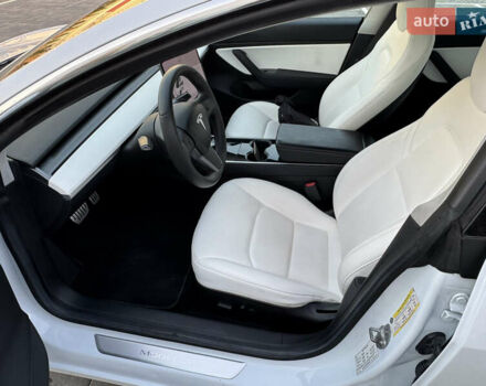 Белый Тесла Модель 3, объемом двигателя 0 л и пробегом 107 тыс. км за 19500 $, фото 29 на Automoto.ua