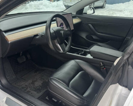 Білий Тесла Модель 3, об'ємом двигуна 0 л та пробігом 143 тис. км за 16300 $, фото 7 на Automoto.ua