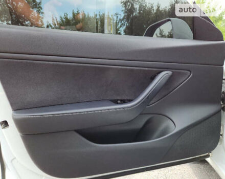 Белый Тесла Модель 3, объемом двигателя 0 л и пробегом 135 тыс. км за 17200 $, фото 8 на Automoto.ua