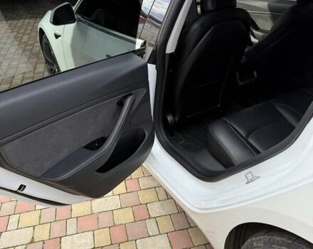 Белый Тесла Модель 3, объемом двигателя 0 л и пробегом 143 тыс. км за 18900 $, фото 28 на Automoto.ua