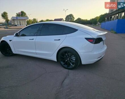 Белый Тесла Модель 3, объемом двигателя 0 л и пробегом 77 тыс. км за 18999 $, фото 7 на Automoto.ua
