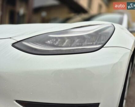 Белый Тесла Модель 3, объемом двигателя 0 л и пробегом 83 тыс. км за 17500 $, фото 2 на Automoto.ua